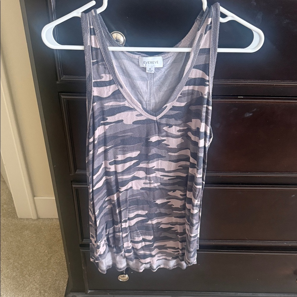 Evereve Women's Camo V-Neck Tank Top - Taupe & Gray